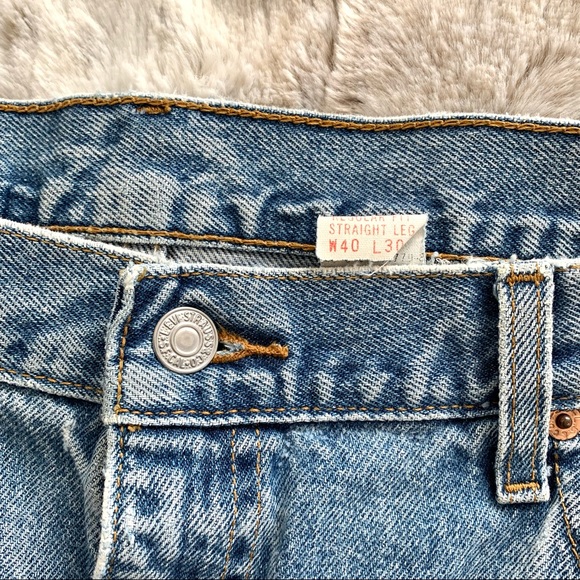 Vintage Levi’s 505 Light Wash Straight Leg Jeans - Picture 5 of 15